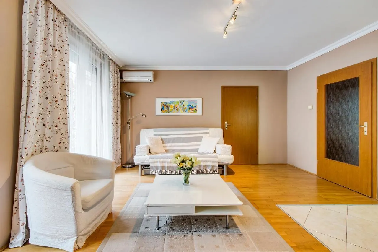 Viola - Newly Furnished With Free Garage! Apartment Budapest Hungary