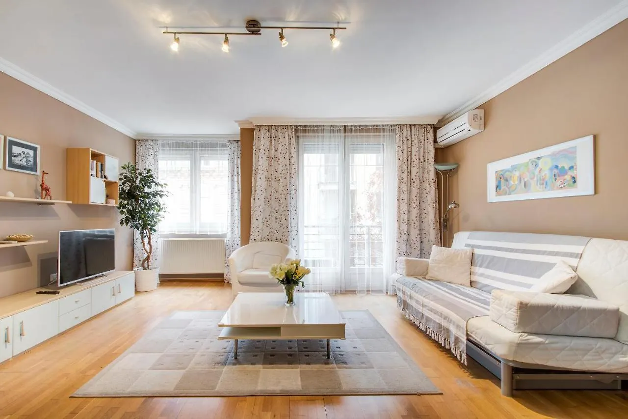 Viola - Newly Furnished With Free Garage! Apartment Budapest Hungary